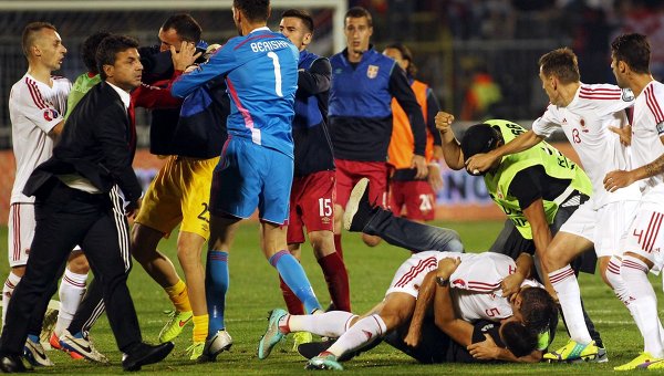 УЕФА лишил Сербию за беспорядки на матче трех очков